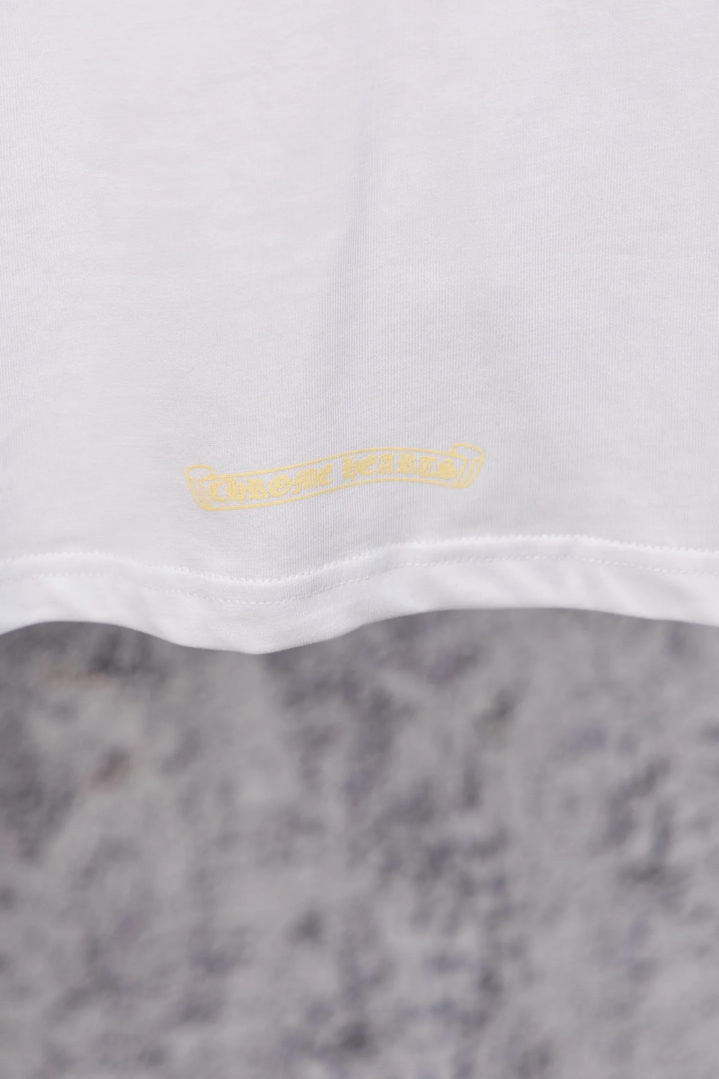 P190 Chrome Hearts CH Chrome Hearts Arm Camouflage Letters Large Logo Pocket Long Sleeve T-shirt Made of 300 grams of pure cotton fabric Threads are encrypted in the same color as the cylinder. The color is the same. Buy with confidence. The workmanship details are to the extreme, different from ordinary products in the market. White ink direct-jet printing high-temperature technology. Large factory flow workmanship. Double-line hemming production. Machine washable. High temperature resistance. Imported pigments will not fall off. Color: black white. Size: S—